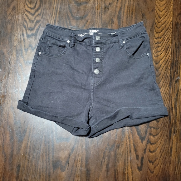 Black shorts - Picture 2 of 2